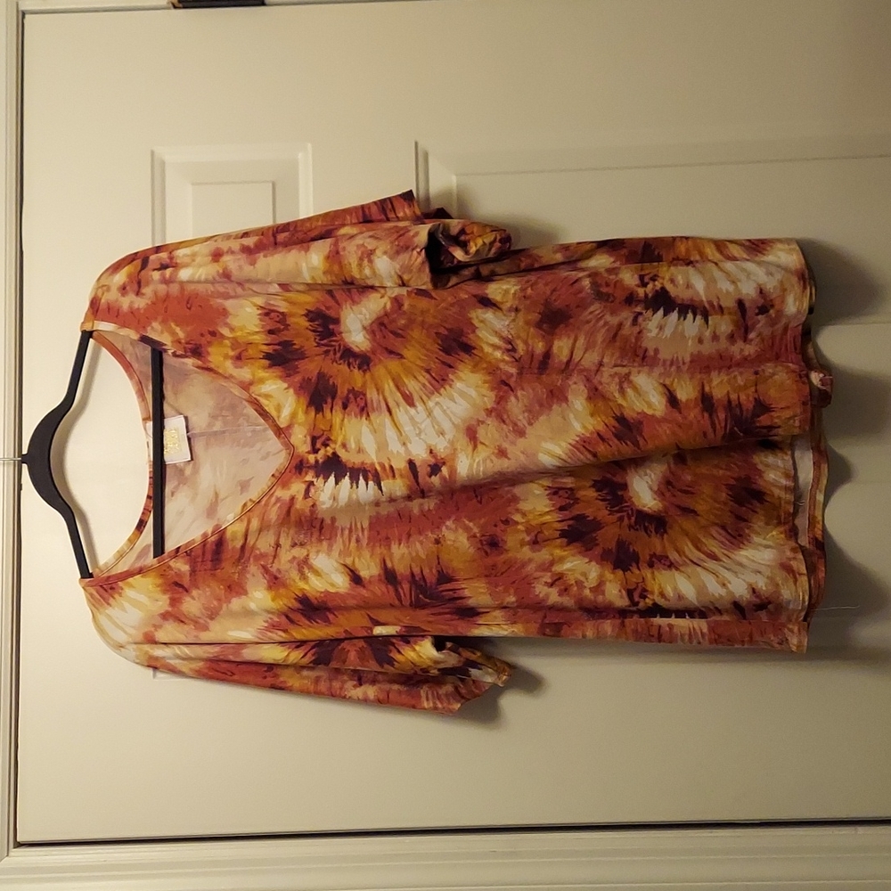 Women's Peace Love Cake top